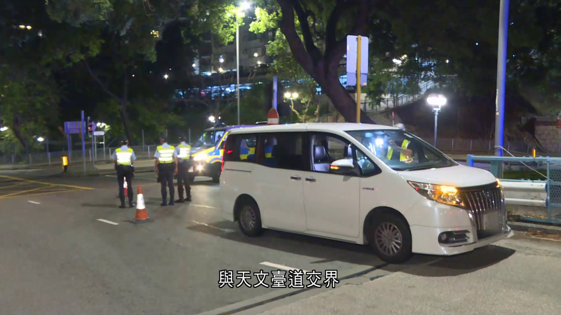 尖沙咀私家車遇截查逃走　司機何文田被捕　涉停牌期間駕駛等三罪