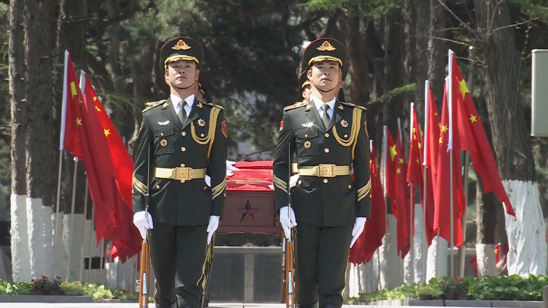 第十三批在韓中國人民志願軍烈士遺骸在瀋陽安葬　烈士家屬代表等近500人出席