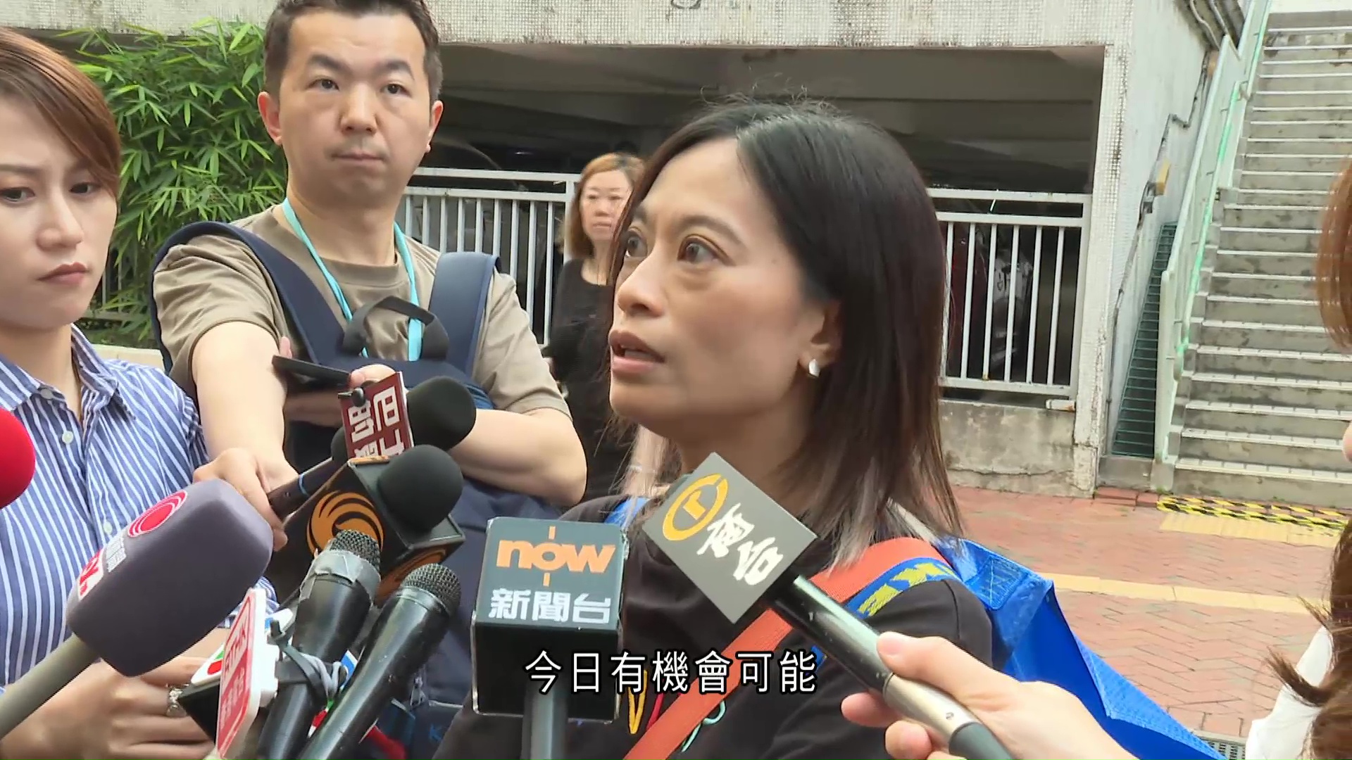 宏福苑｜宏道閣住戶重返單位收拾　有人冀拍全家福告別40年家園