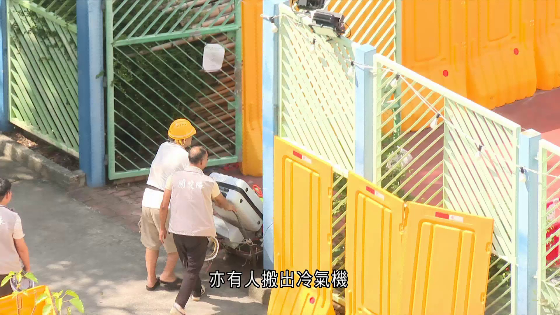 宏福苑｜宏志閣居民再上樓執拾　首開放升降機　住戶列清單嘆有時限須篩選