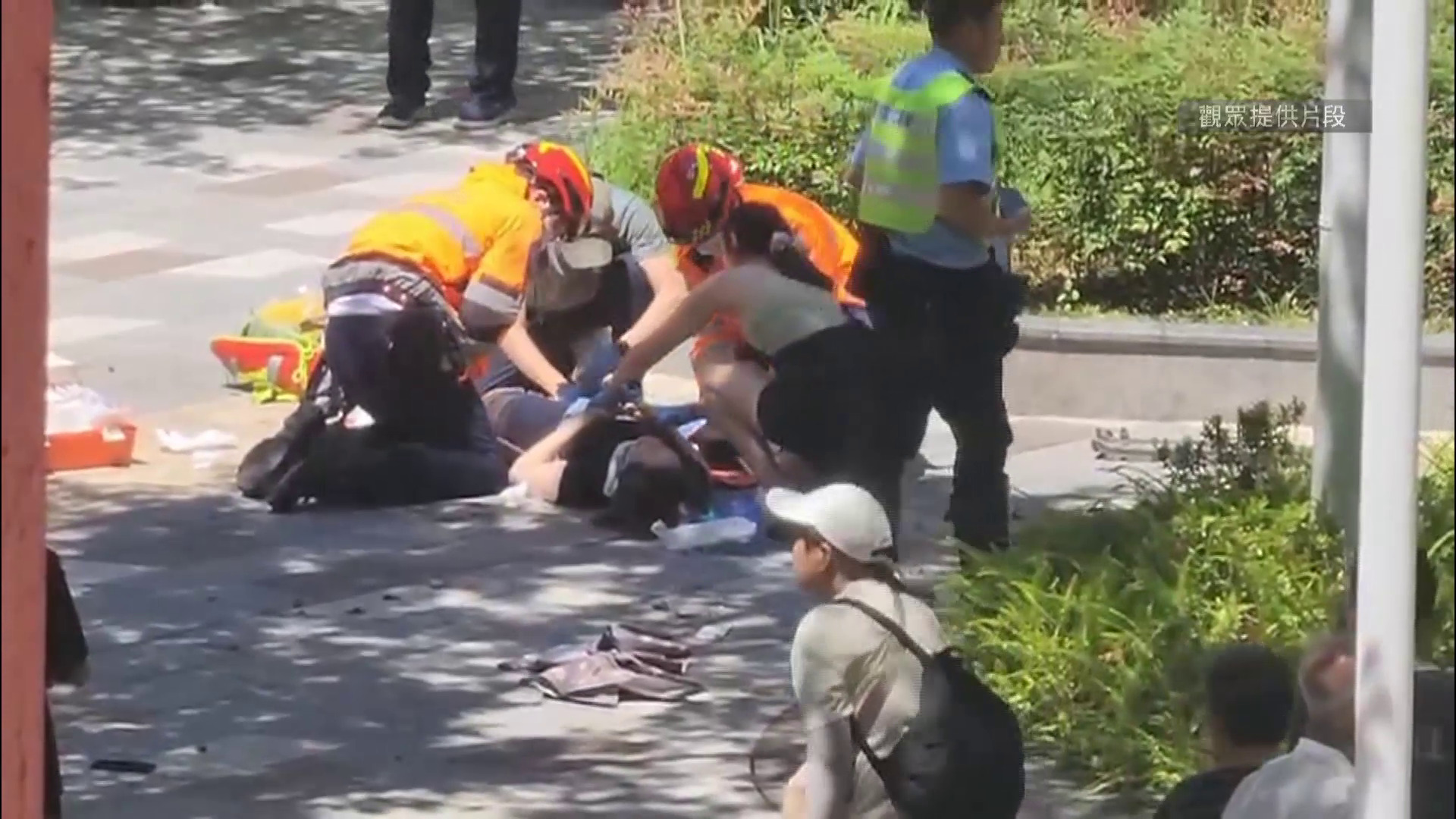 牛頭角奪命車禍｜的士剷行人路一死四傷　有斷肢捲車底　一人需接受心外壓