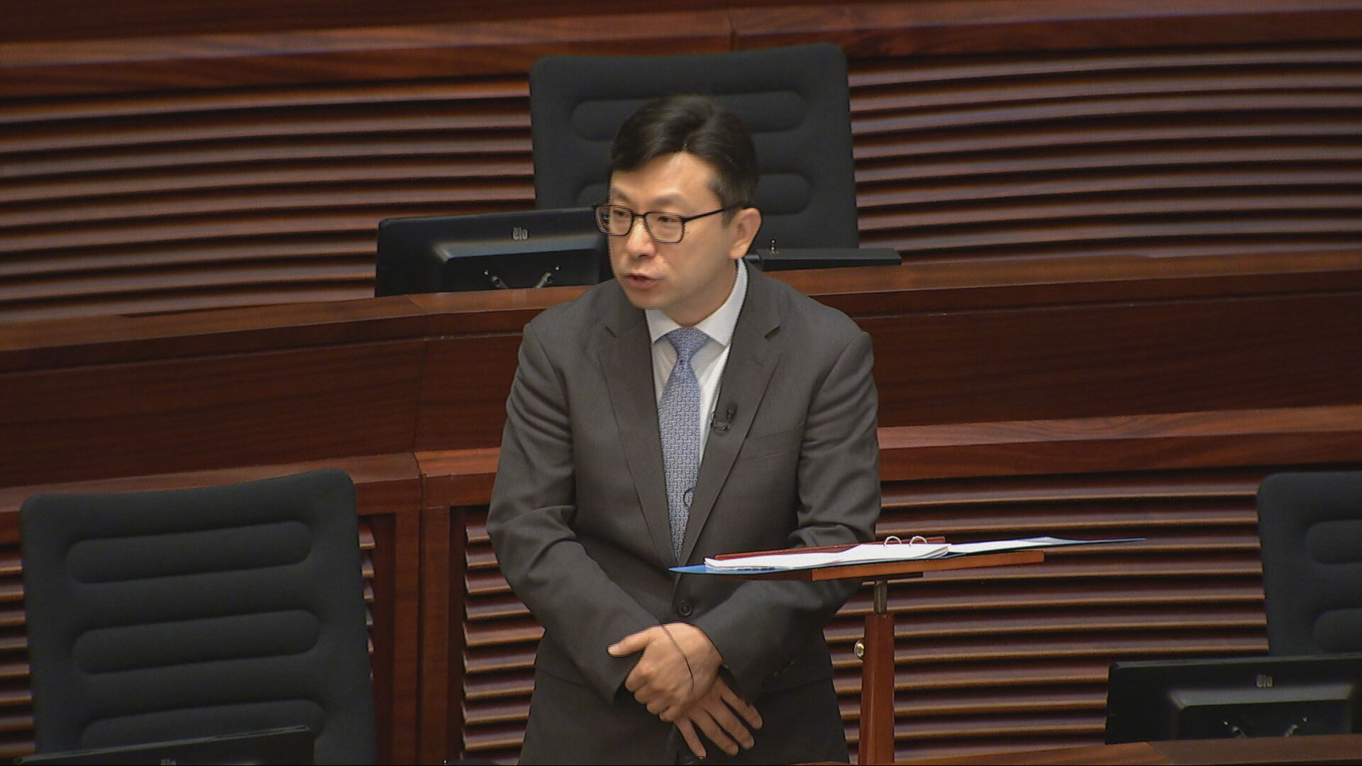 AI衝擊勞動市場　大學畢業生職位三年減六成　勞福局：正分析影響