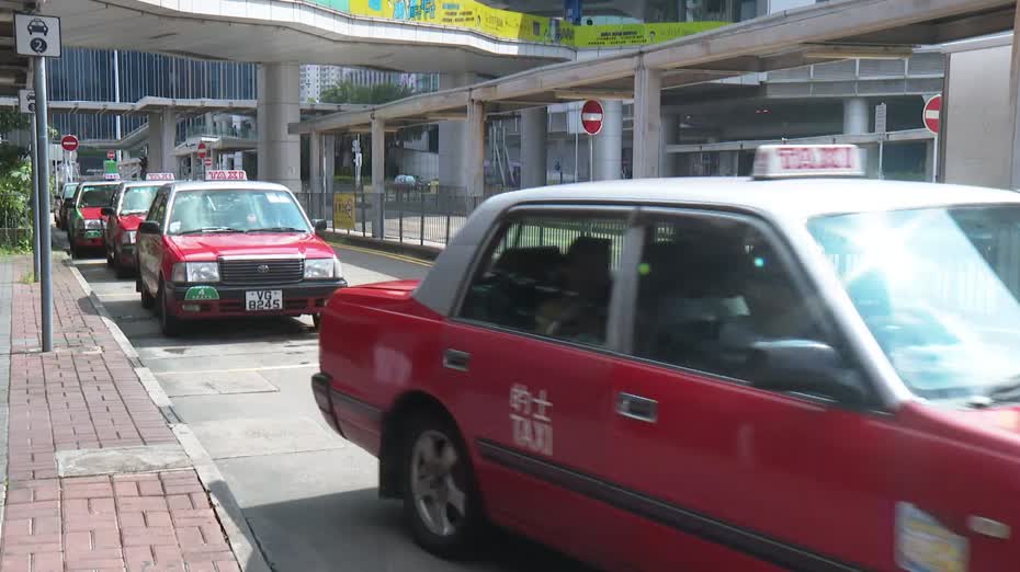 網約車｜張欣宇倡1.5萬張牌照始滿足需求　的士業界憂加劇擠塞、促規管收費過低