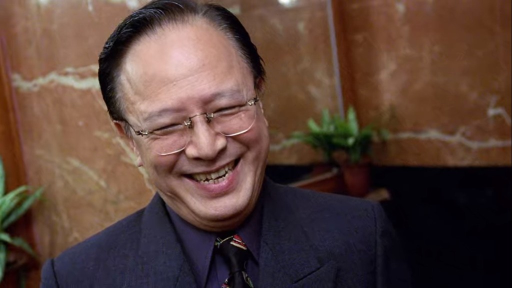 鍾景輝逝世｜《尋找他鄉的故事》磁性旁白家傳戶曉　「笑到你心都寒埋」成銀幕經典