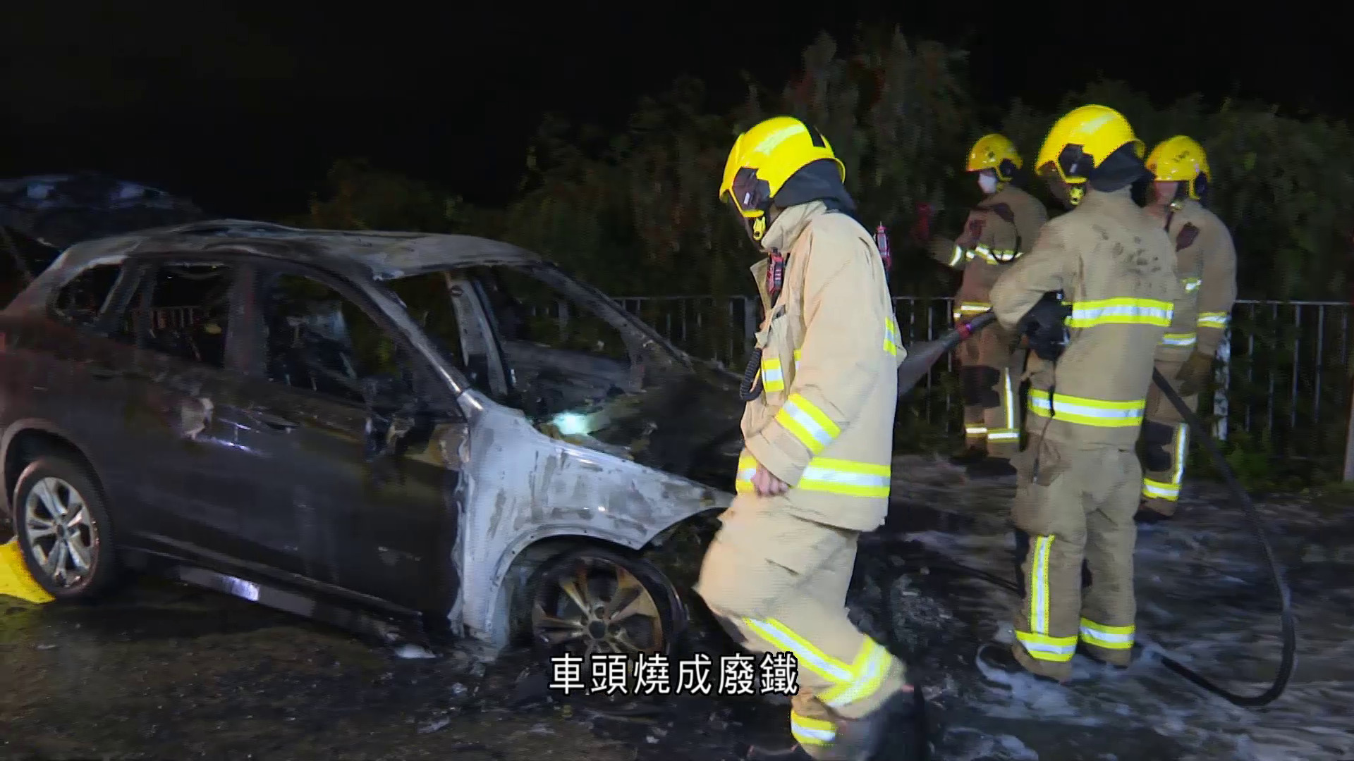 荃錦公路凌晨私家車起火　無人傷