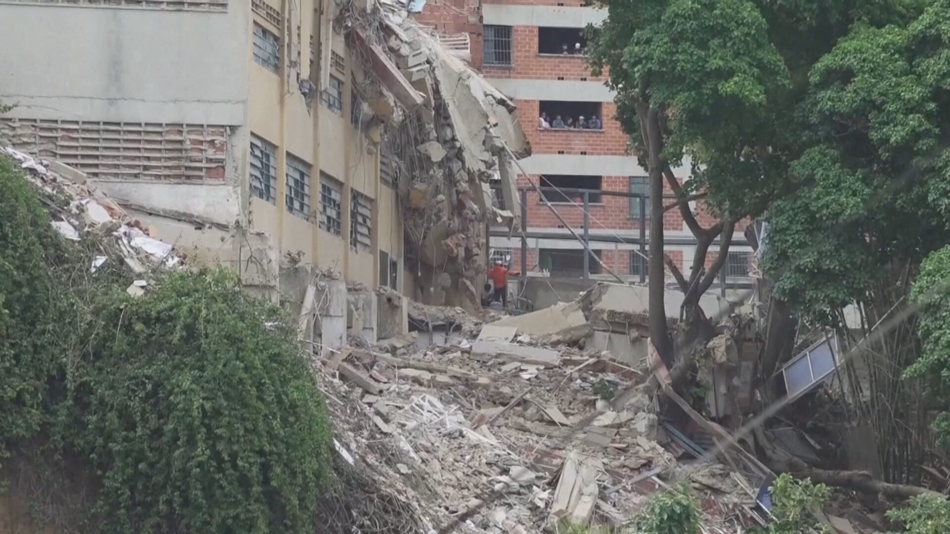 委內瑞拉地震｜死亡人數增至逾2600人　有學校再倒塌　當局加緊清理瓦礫搜救
