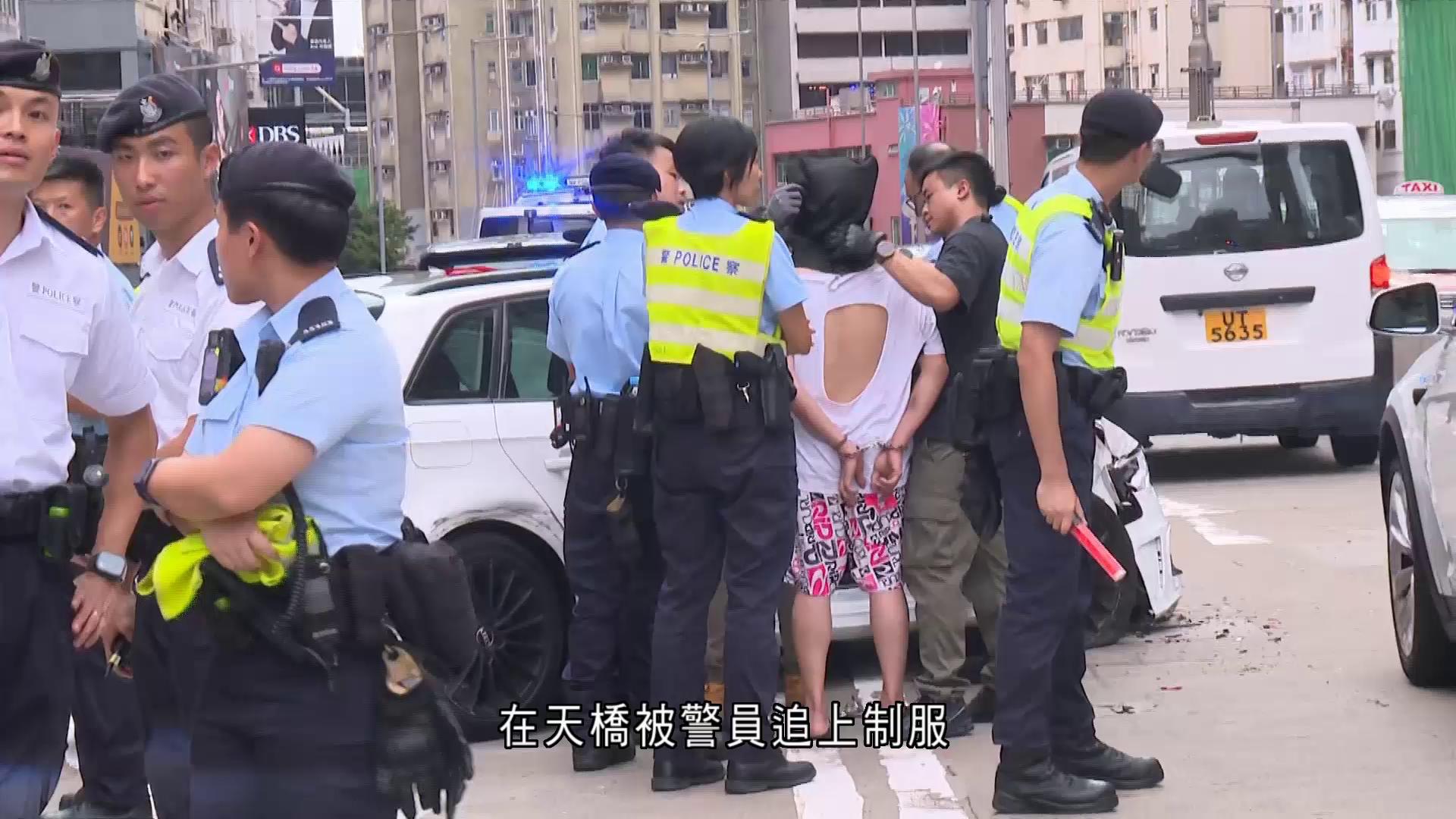 私家車堅拿道天橋避截查連撞5車　司機被捕、一的士乘客受傷