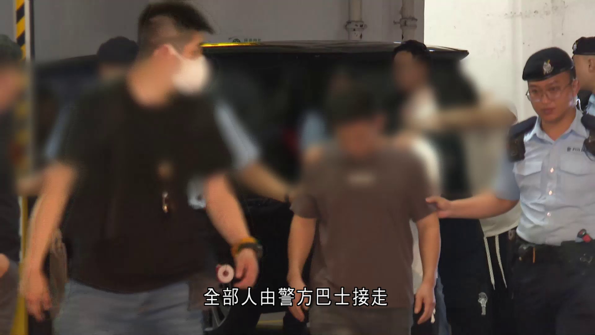 警搜紅磡、土瓜灣樓上酒吧檢懷疑毒品　帶走26人助查