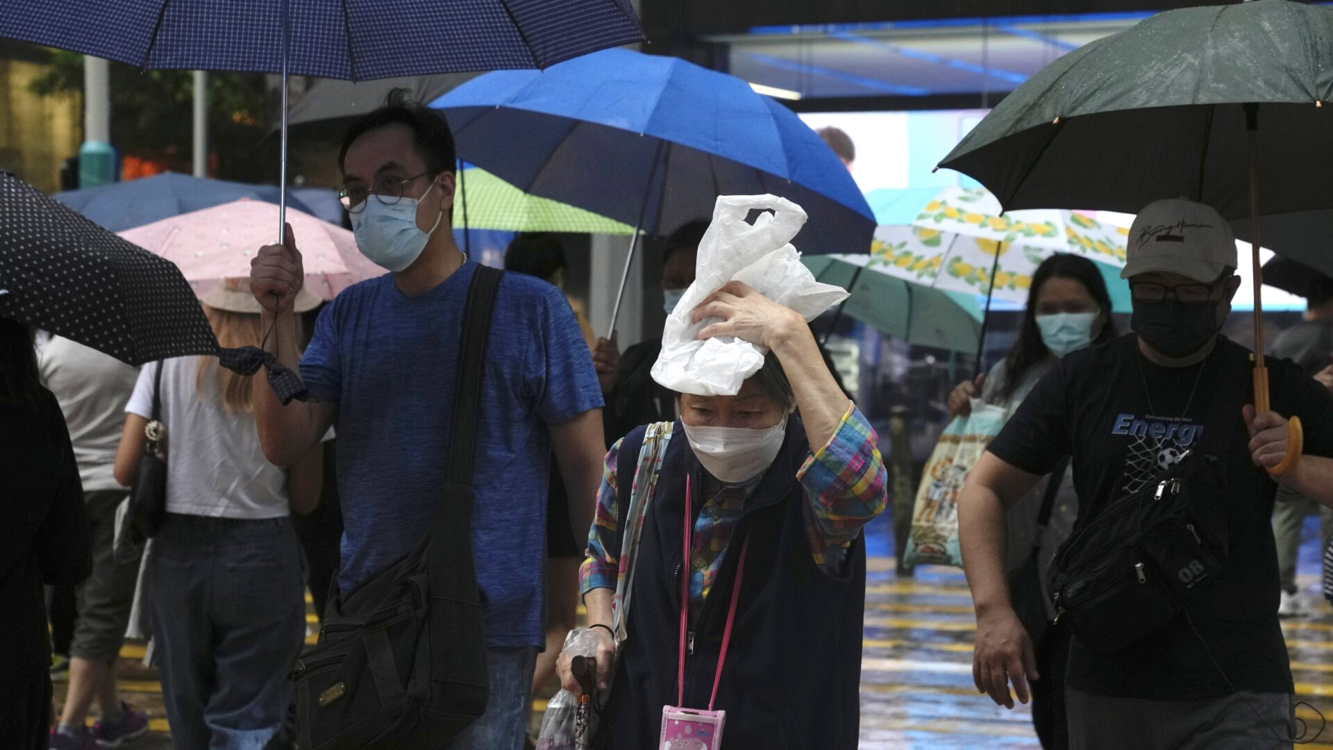 天文台：低壓槽上或有低壓區發展　周二、周三料狂風雷暴及大驟雨　會否發展成熱帶氣旋仍存變數