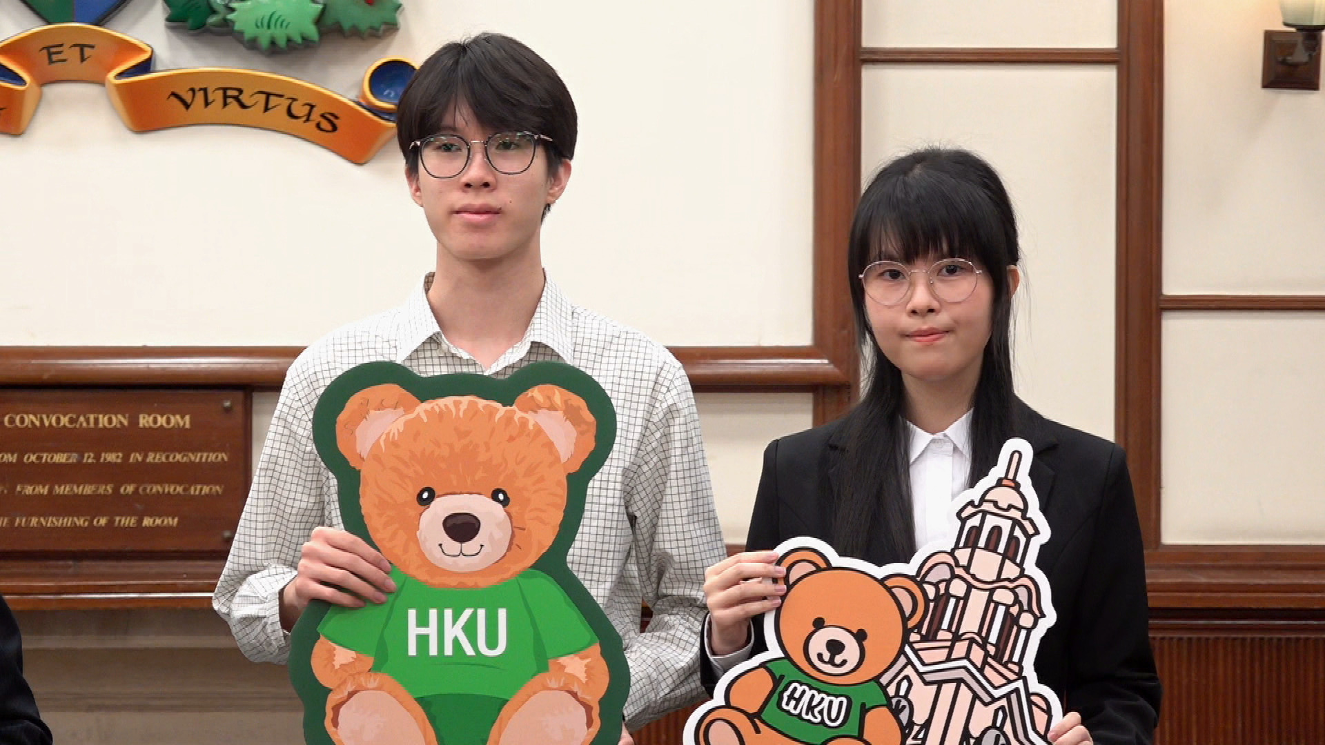 DSE放榜｜港大預留8,000萬入學獎學金　超級狀元可獲100萬　聯招學額增至佔逾六成