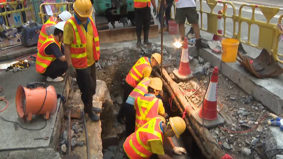筲箕灣停水｜水務署稱11時起陸續恢復　惟明華大廈、金華街一帶仍停水