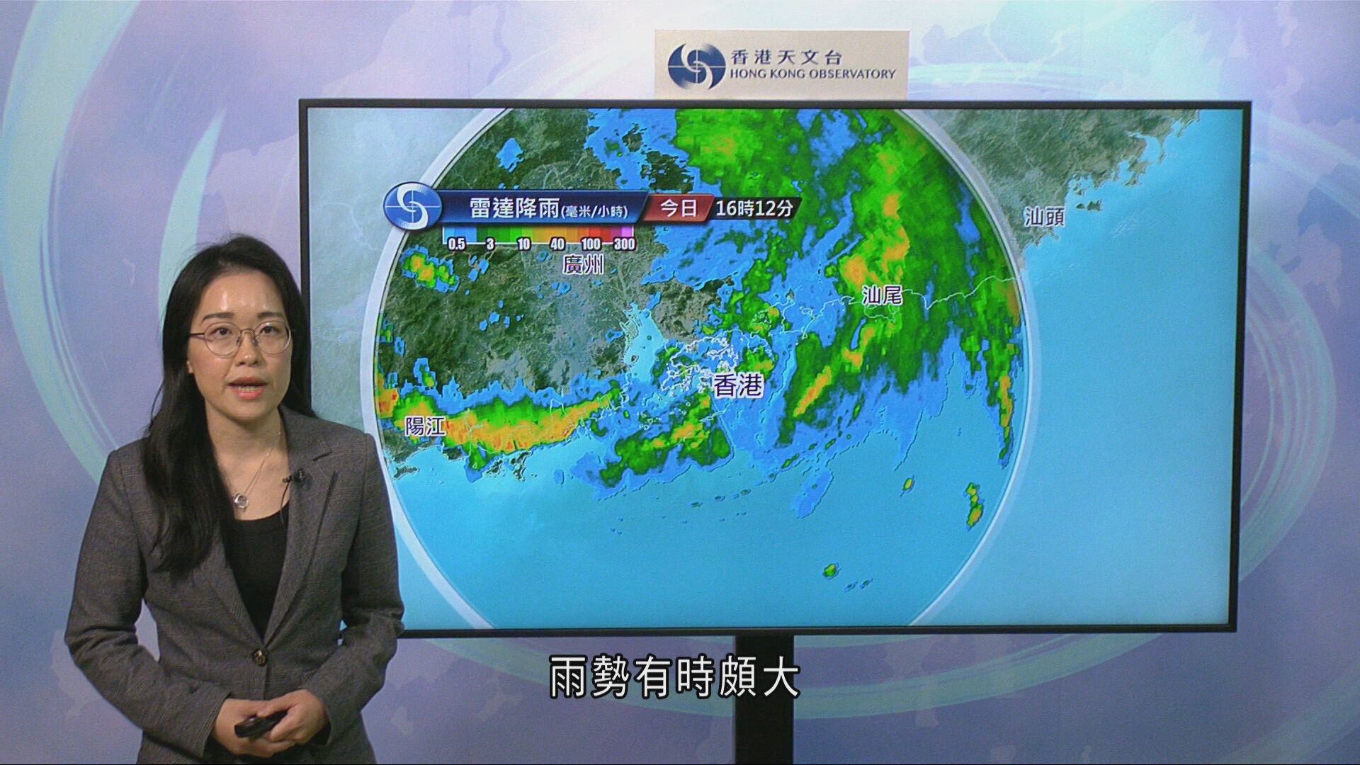 紅霞｜天文台：受外圍雨帶影響　周日晚及周一初時仍有狂風驟雨