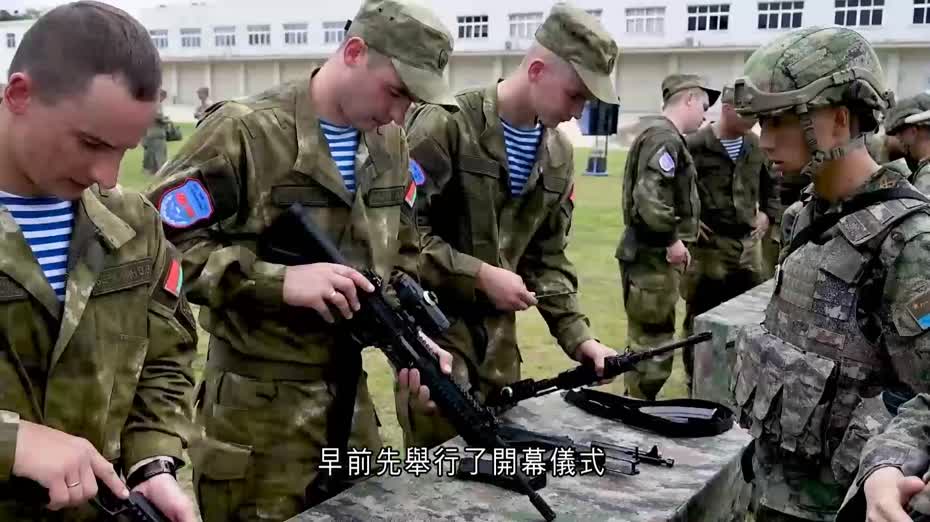 解放軍夥白俄部隊舉行空降兵聯合訓練　稱有助加深兩軍合作