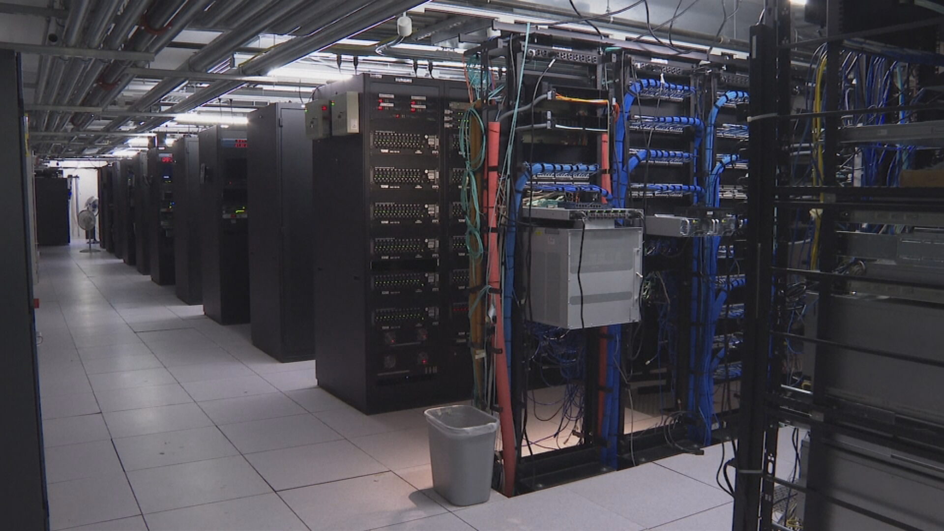 據報美國擬擴大晶片關稅範圍涉伺服器、手提電腦等