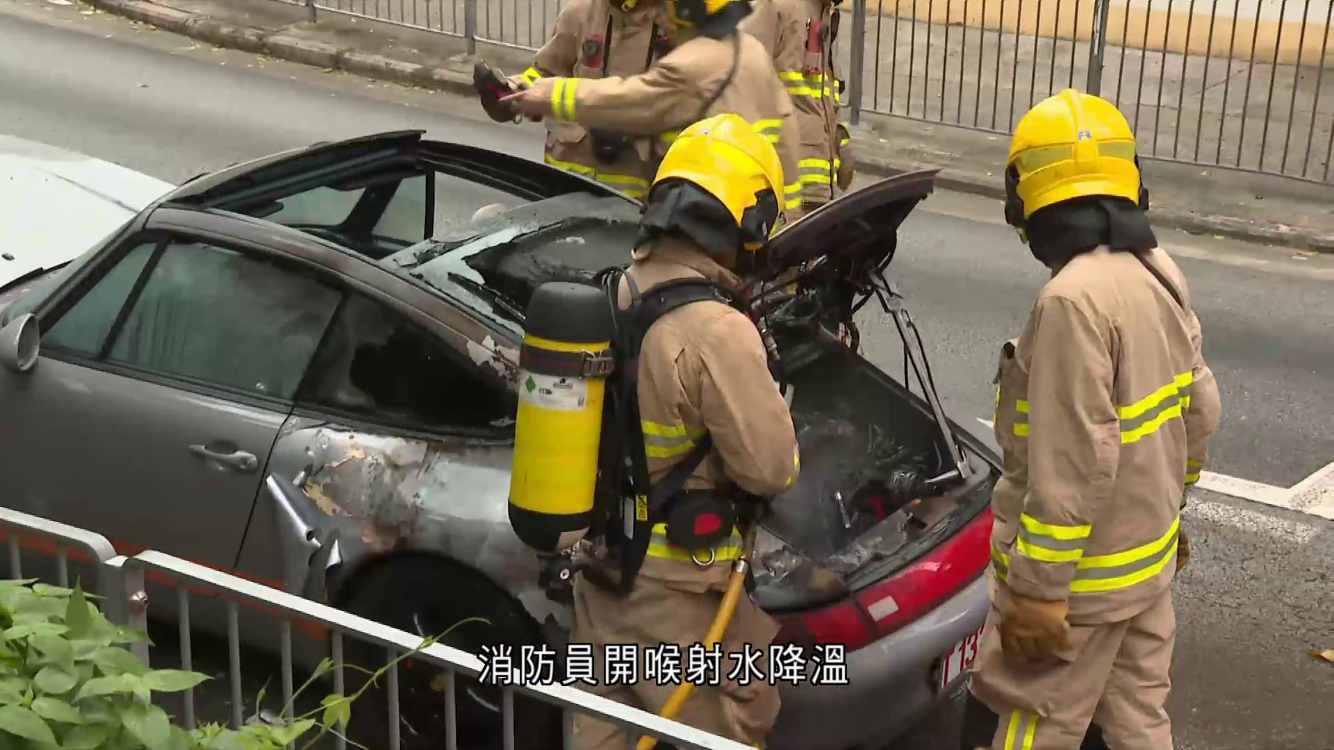 跑馬地私家車疑引擎過熱起火　無人受傷