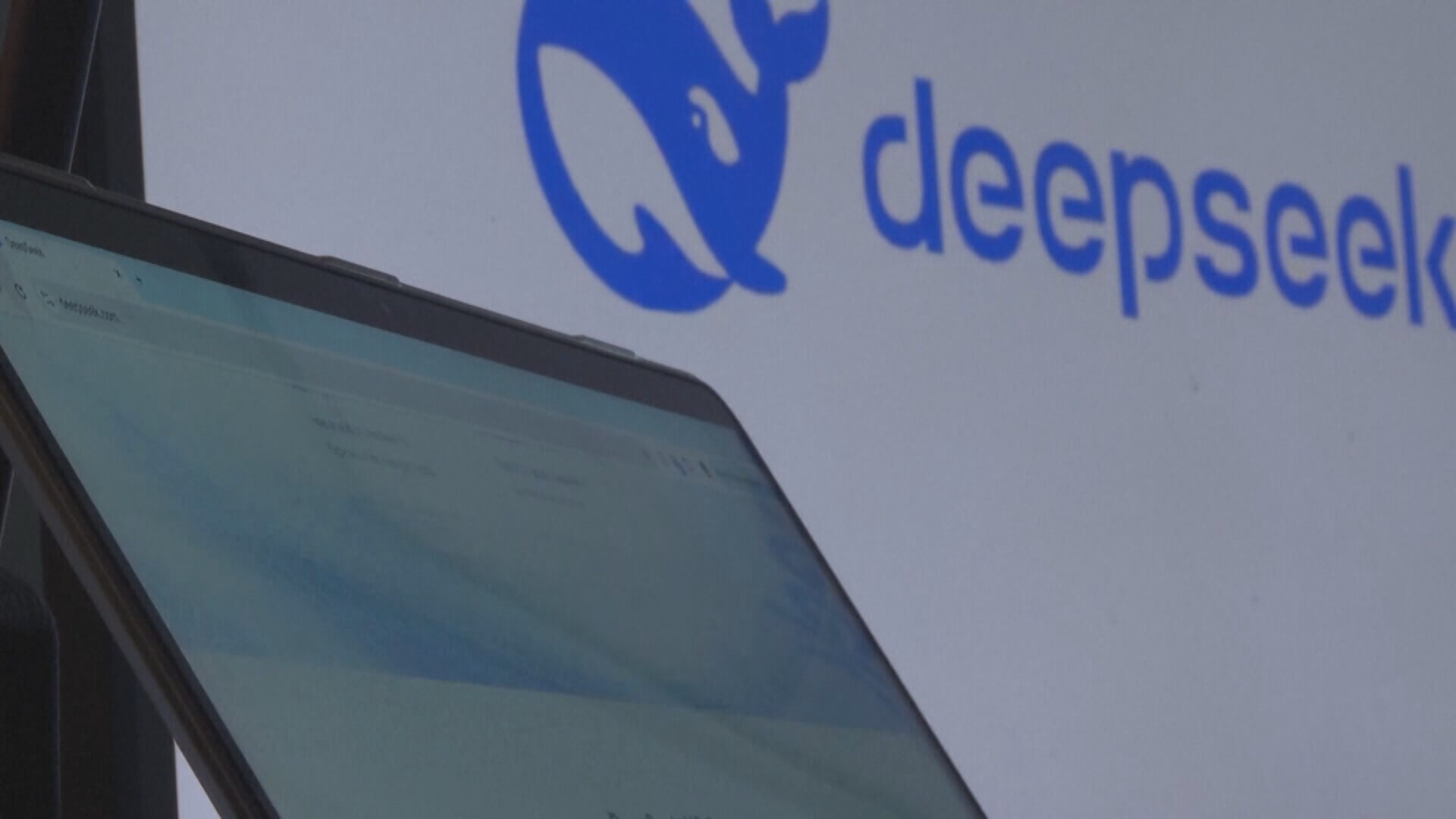 DeepSeek為華為昇騰晶片開發編程工具