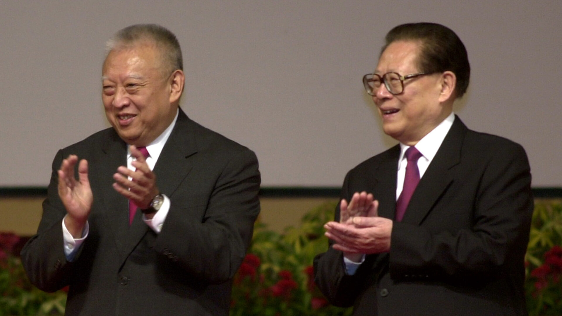 董建華逝世｜由船王長子到特首　江澤民主動握手成經典　任內經歷八萬五、沙士
