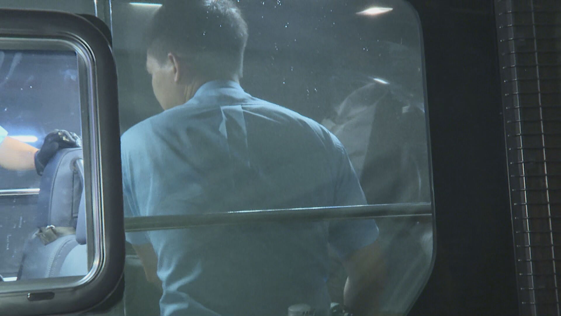 醉酒澳洲男疑藏仿製槍被捕　警署內毀壞牆壁、煙霧探測器