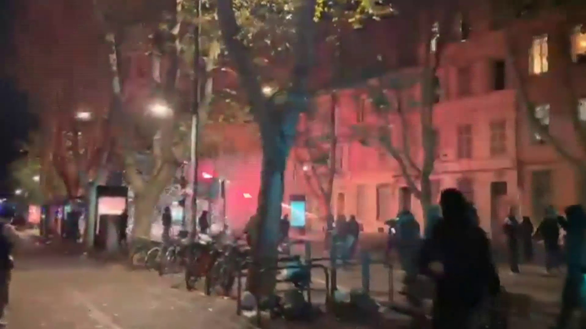 法國示威｜再爆警民衝突　約千人被捕　馬賽市珠寶店遭搶掠
